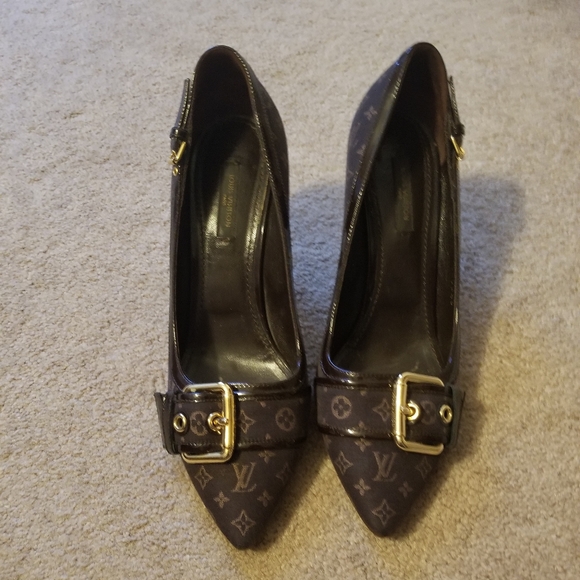 Louis Vuitton heels - Picture 1 of 8